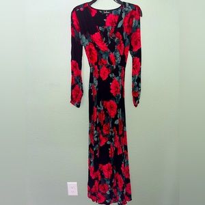 Lulu's Rose Maxi dress with cutout sleeves - S